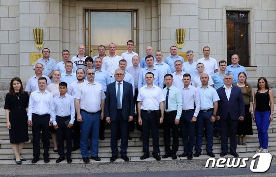 주북한 러시아대사관이 7일 “20명의 신규 인력이 평양 순안공항을 통해 입북했다”고 밝혔다. 주북러시아대사관 페이스북