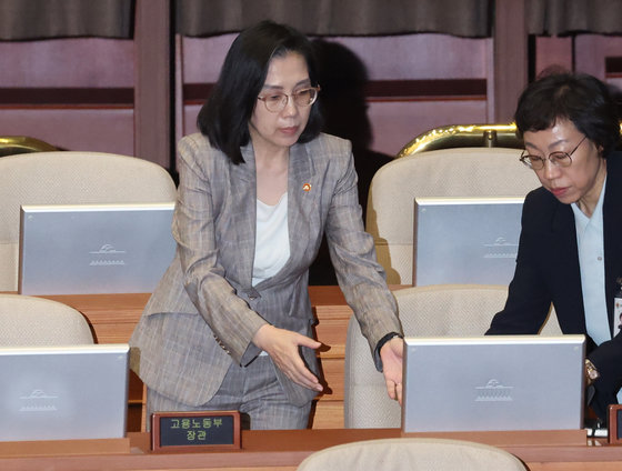 김현숙 여성가족부 장관이 8일 서울 여의도 국회 본회의장에서 열린 교육·사회·문화 대정부질문에 출석하고 있다. 2023.9.8. 뉴스1