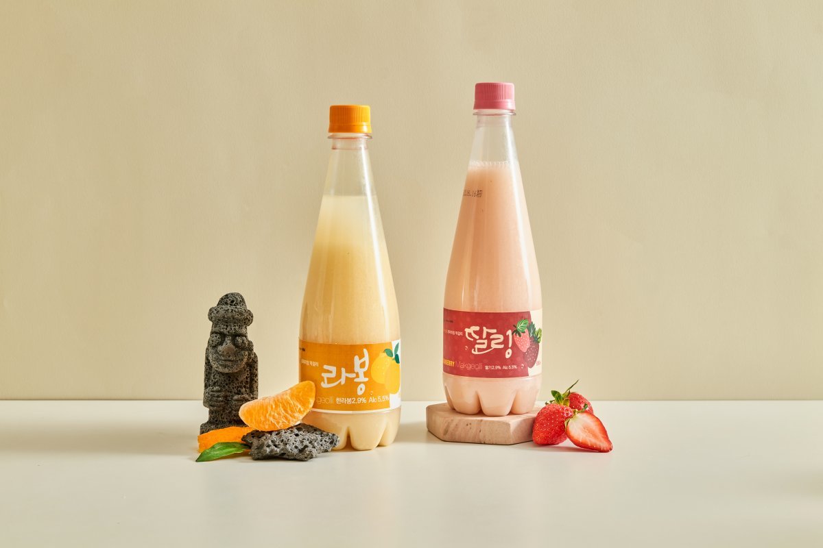 나주 특산품인 한라봉과 딸기를 넣어 만든 막걸리 ‘라봉’과 ‘딸링’.