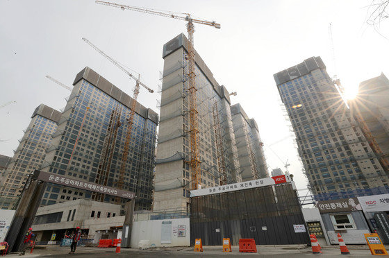 둔촌주공 재건축 현장. 2023.3.8. 뉴스1