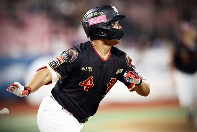 5회말 대타 만루홈런을 날린 KT 강백호. KT 제공