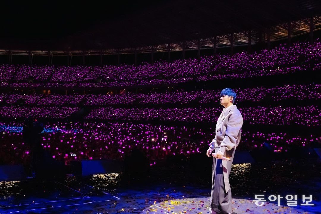 중화권 인기 가수 저우제룬이 지난달 17일 중국 북부 네이멍구자치구 후허하오터시에서 연 월드투어 ‘카니발’ 첫 공연에 관중 수만 명이 운집했다. 이 공연은 17, 18일 이틀간 18만 명이 관람했다.  저우제룬 인스타그램 캡처