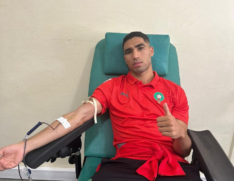 파리 생제르맹 소속 모로코 축구 국가대표인 아슈라프 하키미는 “당신의 도움이 필요하다”며 자신의 X에 헌혈 사진을 올렸다. 아슈라프 하키미 X 캡처