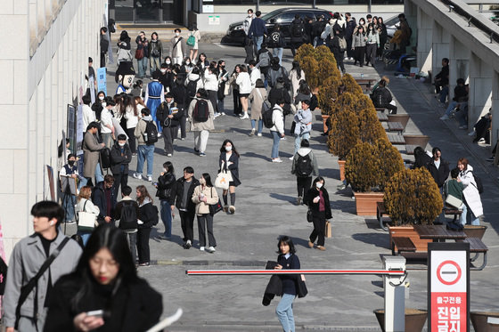 지난 2월27일 오후 서울 종로구 성균관대학교 교정이 학생들로 북적이고 있다. 2023.2.27/뉴스1 ⓒ News1