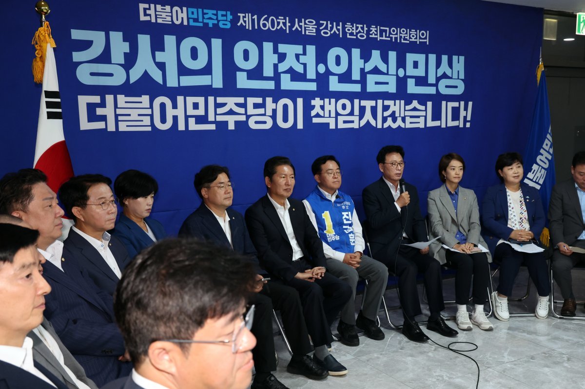 박광온 더불어민주당 원내대표가 15일 오전 서울 강서구 진교훈 강서구청장 예비후보 사무실에서 열린 현장최고위원회의에서 모두발언을 하고 있다. 2023.9.15. 뉴스1