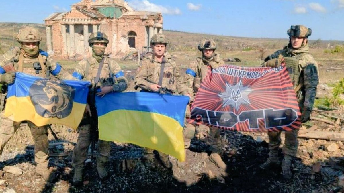 클리시치우카를 탈환하고 이를 인증하는 우크라이나군. 우크라이나 내무부 고문 안톤 게라시첸코 트위터 캡처