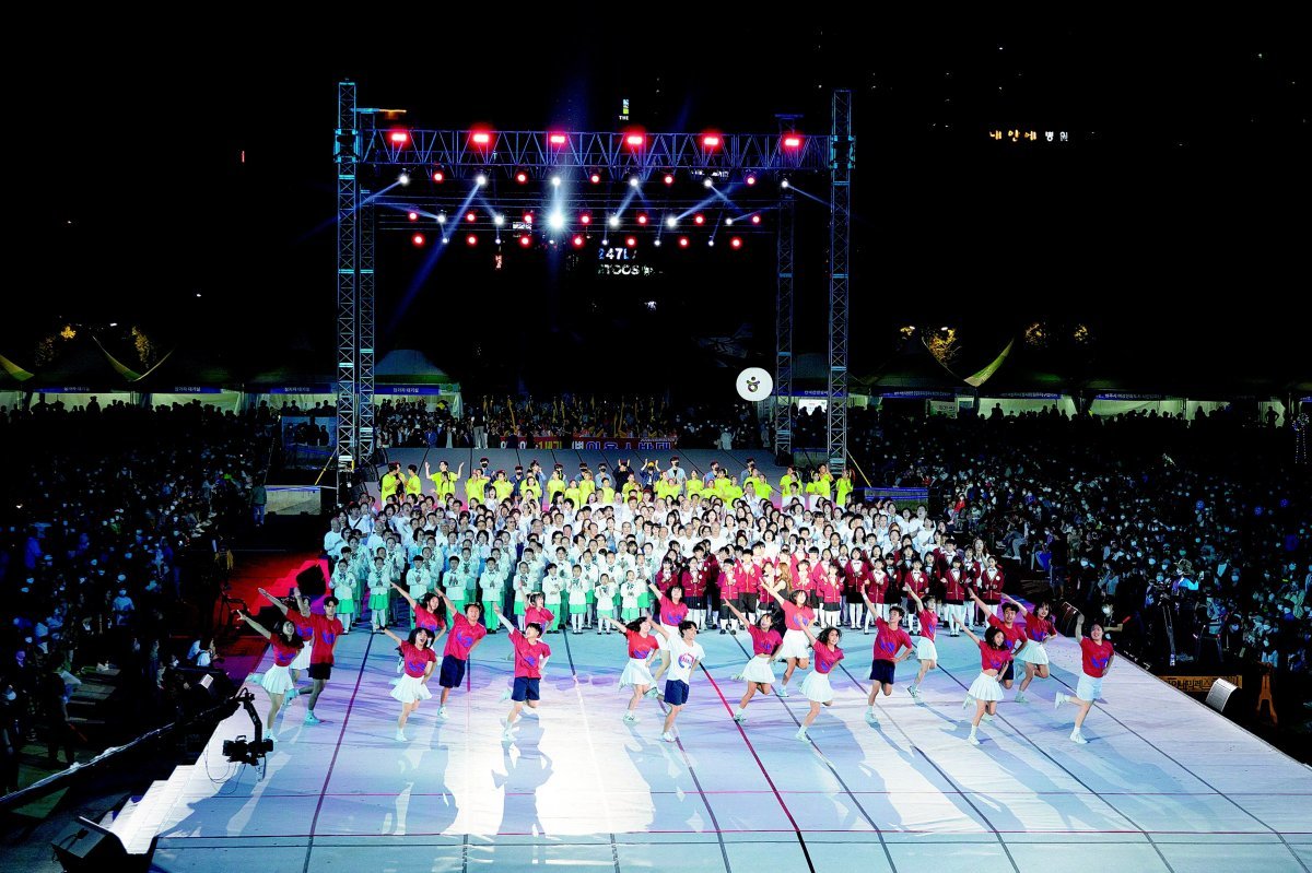 ‘2023 원주 댄싱카니발’이 22∼24일 열리며 12개 팀의 본선 경연과 다채로운 공연이 펼쳐진다. 사진은 지난해 댄싱카니발 모습. 원주문화재단 제공