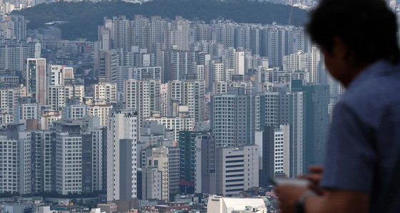 서울 남산에서 내려다 본 시내 아파트. 2023.9.18/뉴스1