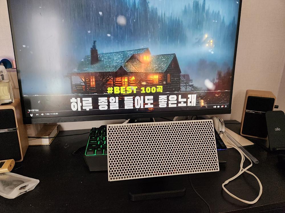 제이디솔루션 브릭을 PC와 연결한 모습 / 출처=IT동아