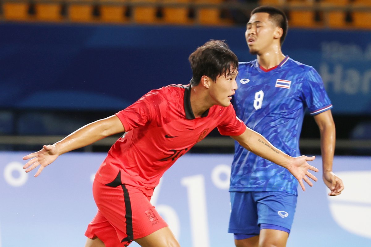 21일 오후 중국 저장성 진화시 스포츠센터 스타디움에서 열린 2022 항저우 아시안게임 남자 축구 E조 조별리그 2차전 대한민국과 태국의 경기에서 안재준이 추가골을 성공 시킨 뒤 기뻐하고 있다. 2023.9.21/뉴스1