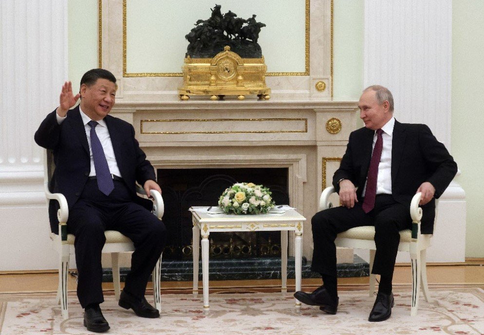 올해 3월 러시아를 국빈 방문한 시진핑 중국 국가주석이 블라디미르 푸틴 러시아 대통령과 모스크바 크렘린궁에서 회담하고 있다. 두 
정상은 이날 4시간 반에 걸쳐 비공식 회담을 했고, 다음 날에도 공식 정상회담을 개최하며 밀착을 과시했다. 모스크바=AP 뉴시스
