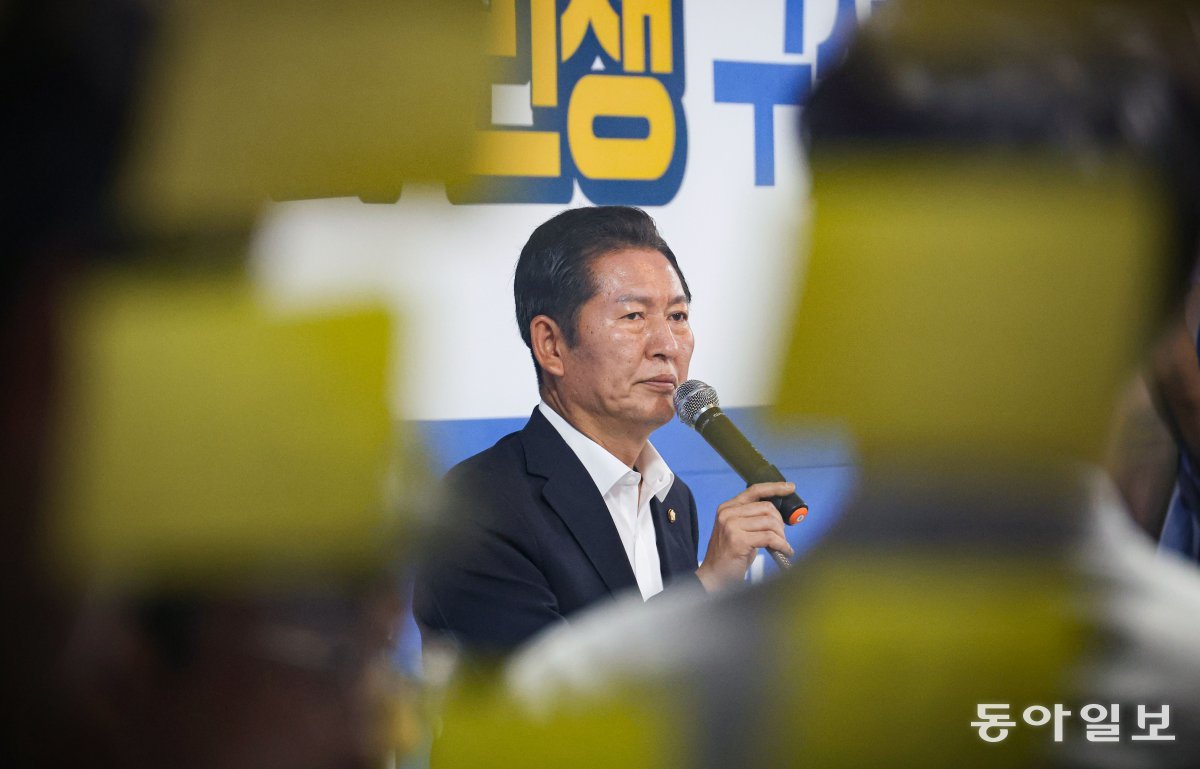 24일 더불어민주당 정청래 의원이 진교훈 후보자 선거 캠프 개소식에서 발언하고 있다. 박형기 기자 oneshot@donga.com