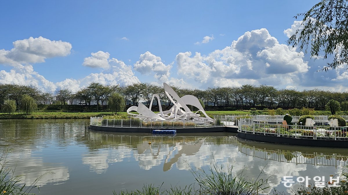 세계 3대 디자이너로 꼽히는 카림 라시드가 디자인한 물 위의 정원.  순천=김선미 기자