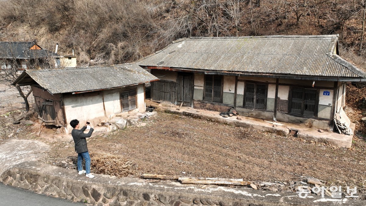 국토교통부에 따르면 지난해 말 기준 전국의 빈집은 13만2000여 채이다. 시도별로는 전남이 가장 많고, 경북 전북 경남 등이 뒤를 이었다. 사진은 올해 3월 촬영한 경북 영양군에 위치한 농가로, 당시까지는 빈집이었다. 동아일보 DB