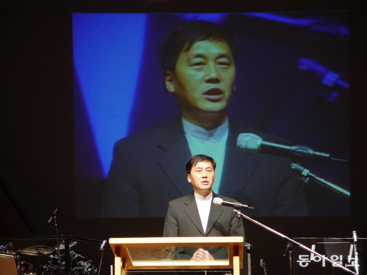 2007년 캐나다에서 열린 북한구원기도운동 행사에 참가한 김 씨가 북한 실상을 증언하고 있다.