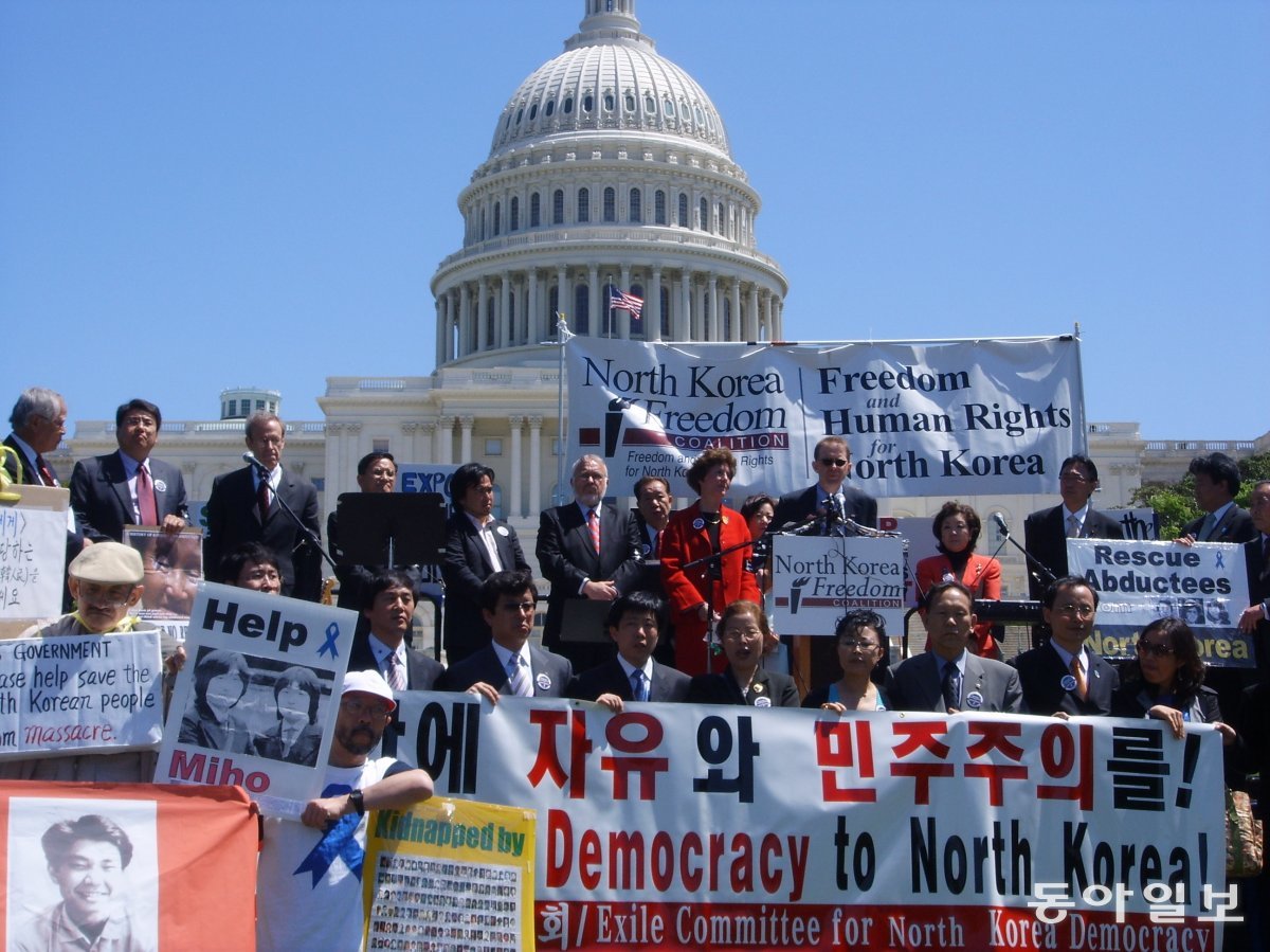 2006년 미국 워싱턴 의회 건물 앞에서 열린 자유북한주간 행사. 김 대표는 자유와 민주주의를 위해 희생된 탈북민들을 그 누구보다 많이 알고 있다.