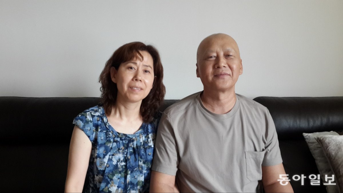 2017년 폐암 말기로 사망 선고를 받은 김성민 대표가 오랫동안 옆을 지켜온 부인과 함께 사진을 남겼다.