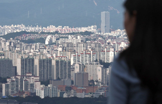 서울 남산에서 내려다 본 시내 아파트의 모습. 2023.9.18/뉴스1