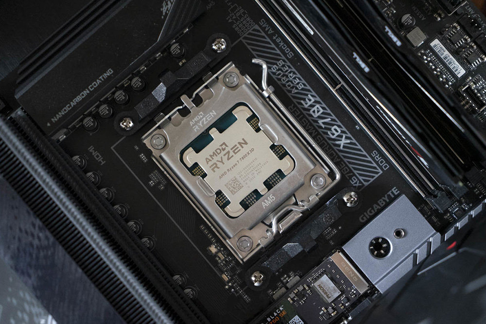 AMD 라이젠 7000 시리즈는 AM5 소켓으로 변경됐다. 따라서 시스템 구축 시 새로 맞춰진 쿨러를 써야 한다 / 출처=IT동아