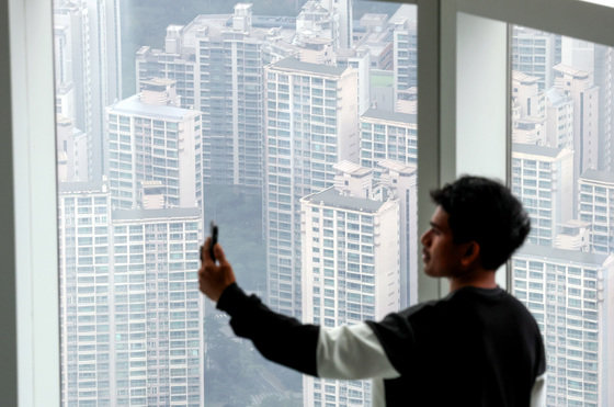 서울 송파구 롯데월드타워 서울스카이에서 내려다 본 아파트 단지. 2023.9.27. 뉴스1