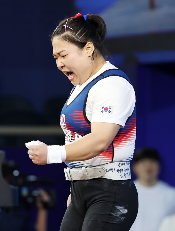 5일 오후 중국 항저우 샤오산 스포츠센터에서 열린 2022 항저우 아시안게임 여자 역도 인상 76kg급 그룹 A 결선에서 대한민국 김수현이 기합을 넣고 있다. 2023.10.5/뉴스1