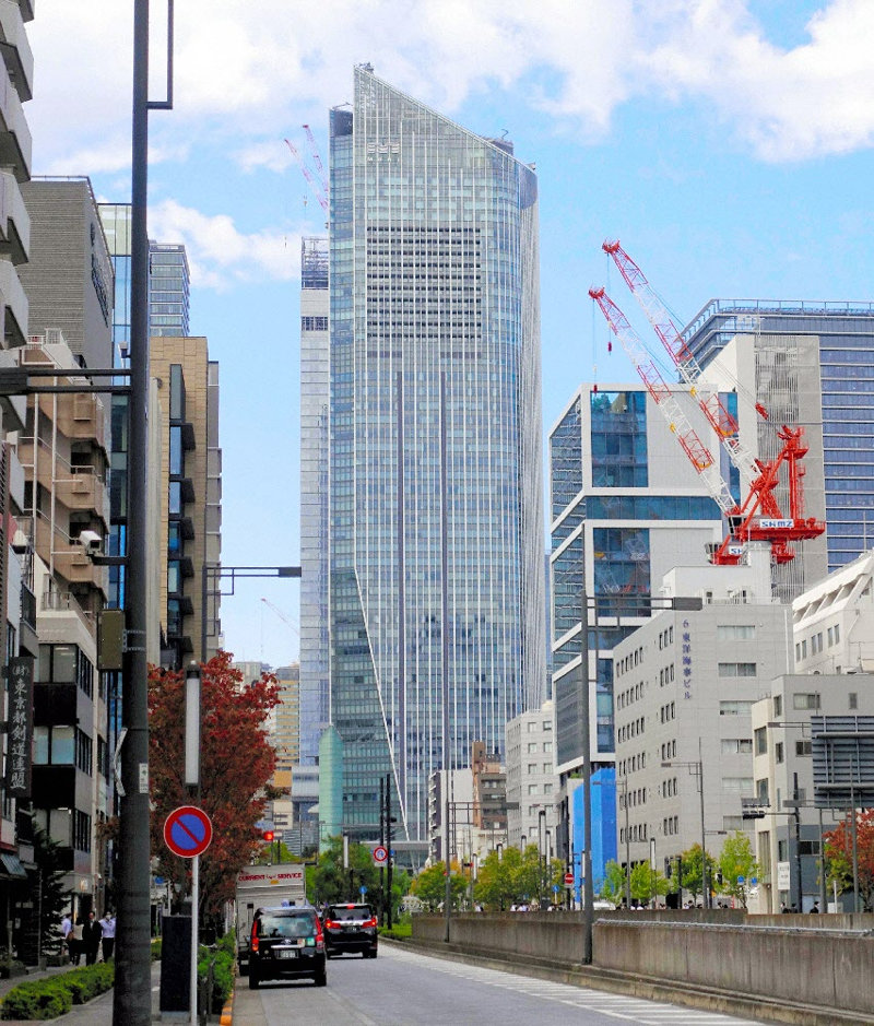 일본 도쿄 도심 재개발로 들어선 높이 266m, 지상 49층의 복합시설 도라노몬 힐스. 아사히신문 제공