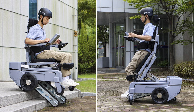 한국기계연구원은 5일 계단을 오르내릴 수 있고, 일어서서 이동이 가능한 ‘로봇 휠체어’를 세계 최초로 개발했다고 밝혔다. 계단에서는 휠체어 아래 있던 크롤러가 내려와 안정적으로 이동할 수 있게 한다. 한국기계연구원 제공