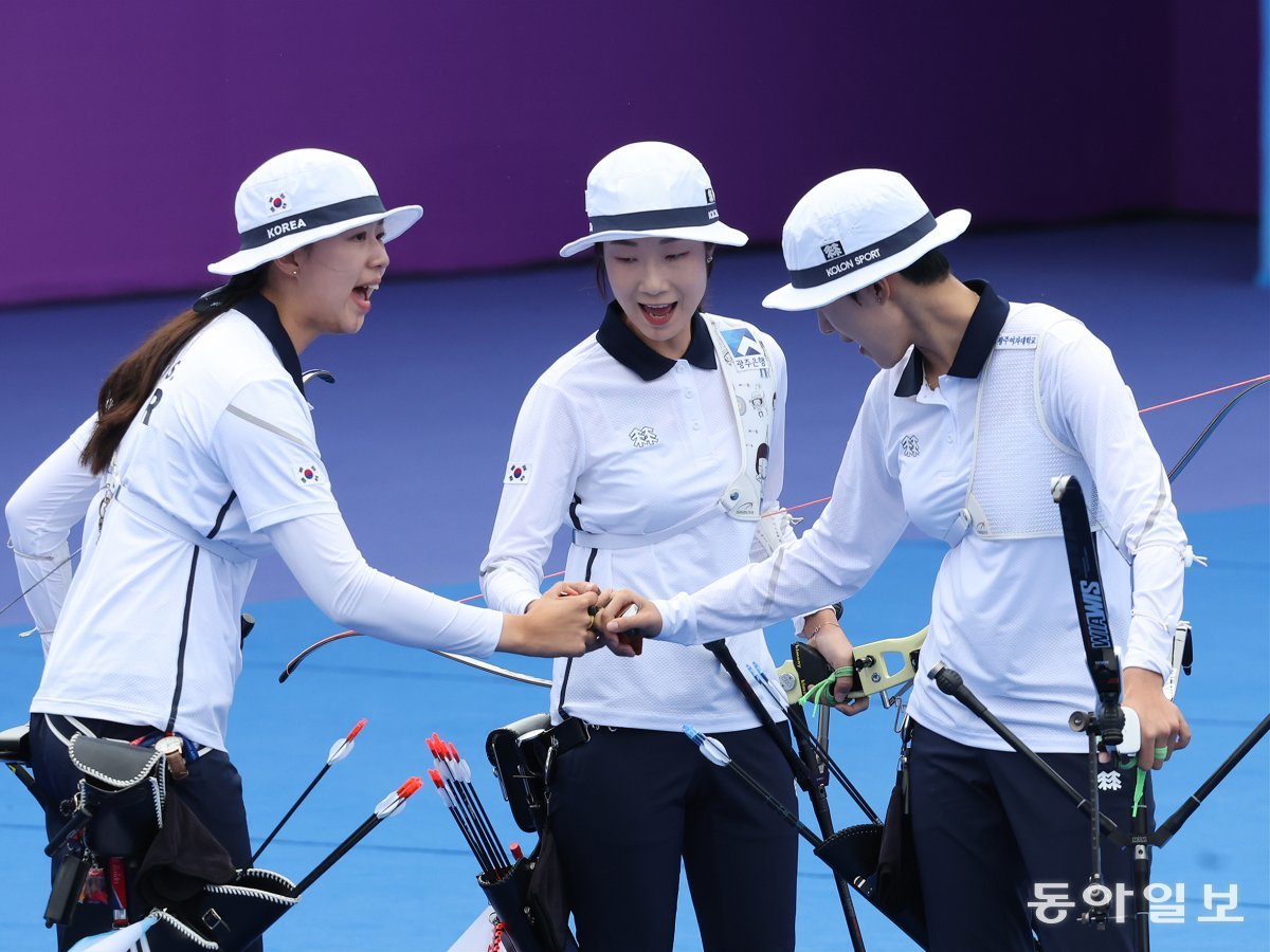 6일 중국 항저우 푸양 인후 스포츠센터에서 열린 2022 항저우 아시안게임 양궁 리커브 여자 단체 결승에서 한국이 중국을 꺾고 금메달을 차지했다. 김재명 기자 base@donga.com