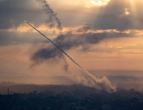 이스라엘 향해 발사되는 로켓. 뉴시스
