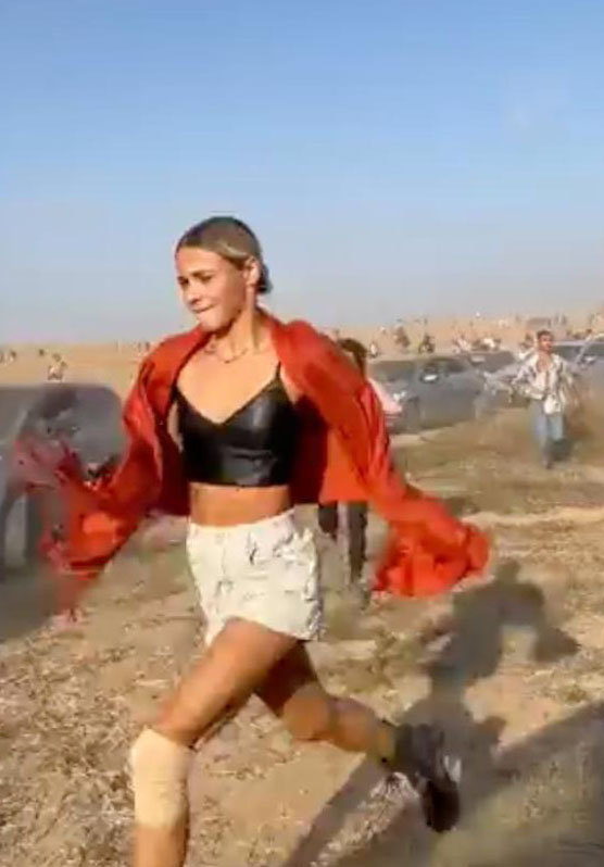 필사의 탈출 7일(현지 시간) 이스라엘 네게브 사막에서 열린 음악축제 도중 하마스 대원들이 총격을 가하자 참석자들이 필사적으로 도망치고 있다. X(옛 트위터) 캡처