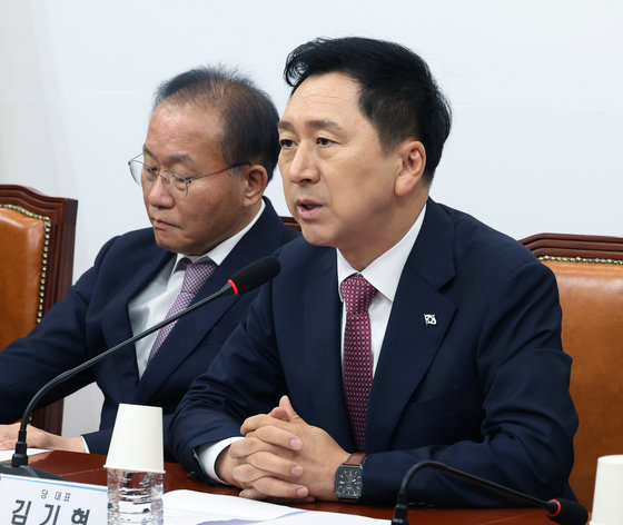 김기현 국민의힘 대표가 12일 서울 여의도 국회에서 열린 최고위원회의에서 발언을 하고 있다. 2023.10.12/뉴스1