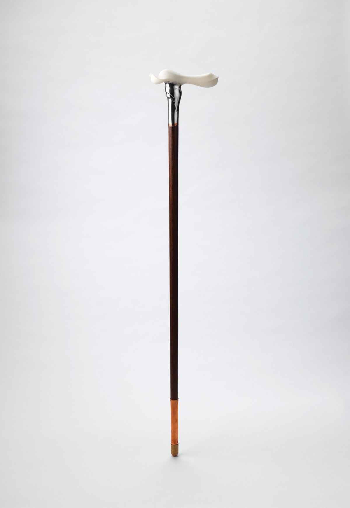 유리지, 지팡이, 1977년, 은 화류목 델린, 유영국미술문화재단 소장. 서울공예박물관 제공