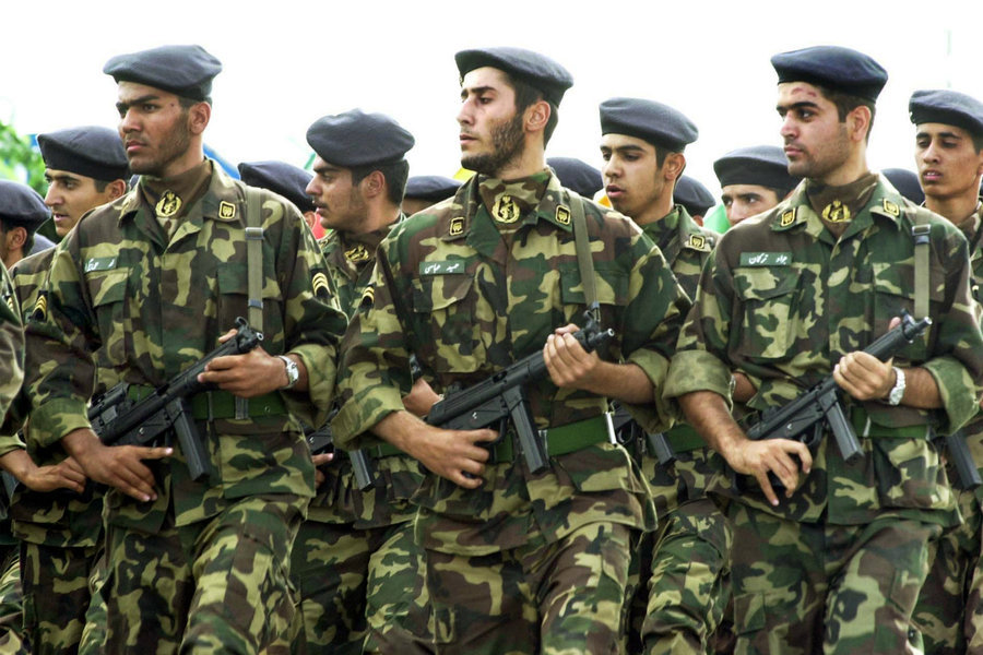 이란의 ‘시아벨트 전략’은 혁명수비대 내 정예 부대인 쿠드스군이 주로 담당한다. 국경일 행사에서 행진 중인 혁명수비대 병사들. IRNA 홈페이지 캡처