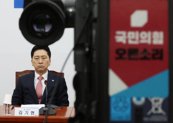 김기현 국민의힘 대표가 16일 서울 여의도 국회에서 열린 최고위원회의에 참석 하고 있다. 2023.10.16/뉴스1 ⓒ News1