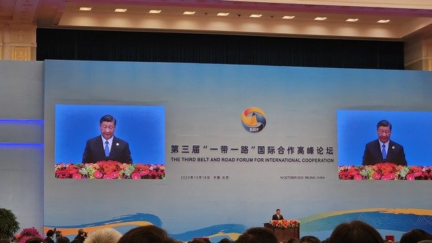 시진핑 중국 국가주석이 18일 중국 베이징 인민대회당에서 열린 제3회 일대일로 국제협력 정상포럼 개막식에 참석해 연설을 하고 있다. ⓒ News1