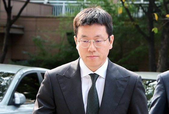 주가 시세조종 관여 의혹이 제기된 배재현 카카오 투자총괄대표가 18일 오후 구속 전 피의자심문(영장실질심사)을 받기 위해 서울 남부지방법원에 출석하고 있다. 2023.10.18 뉴스1