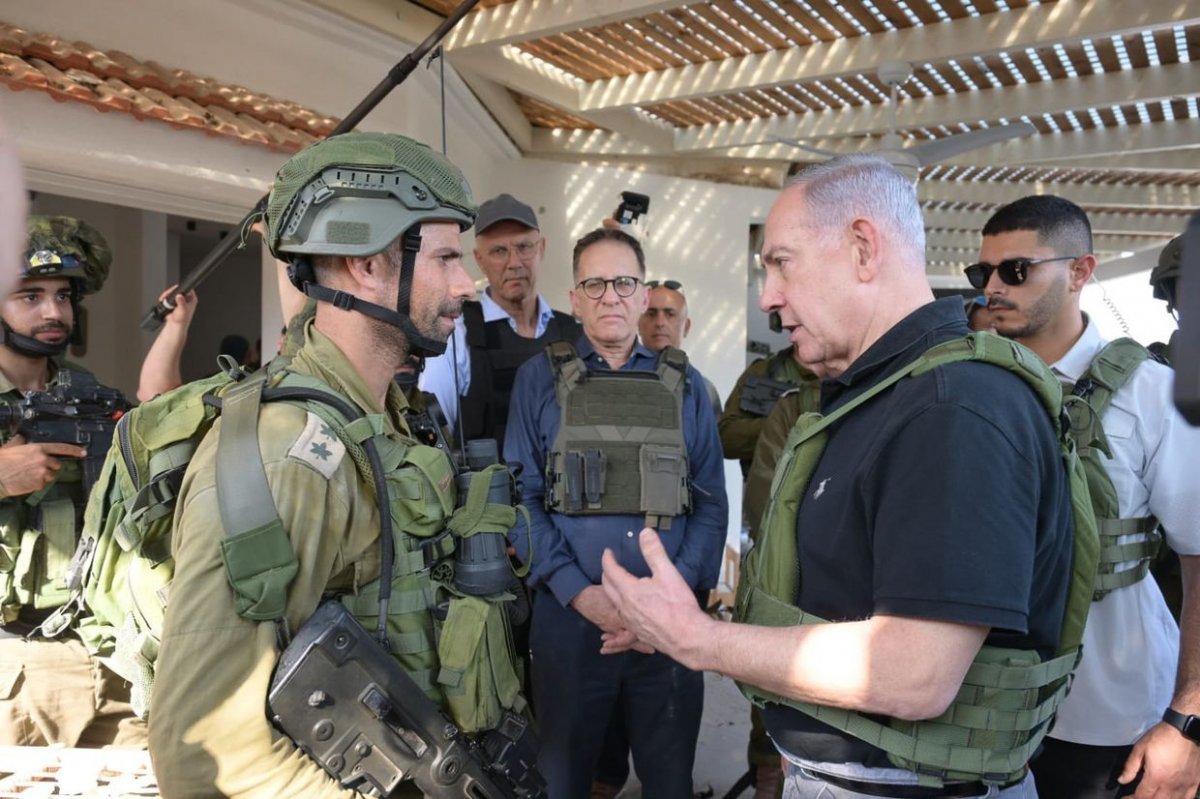 베냐민 네타냐후 이스라엘 총리가 하마스 공습 지역을 방문한 모습. 이스라엘 총리실 홈페이지