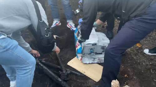 지난 21일 과수원 땅 속에서 발견된 무인 단속 카메라.(서귀포경찰서 제공)