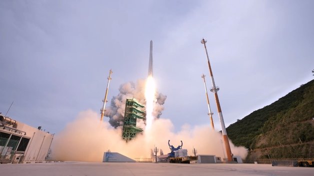 한국형 우주발사체 누리호(KSLV-Ⅱ)가 25일 오후 전남 고흥군 나로우주센터에서 발사되고 있다. (항공우주연구원 제공) 2023.5.25/뉴스1