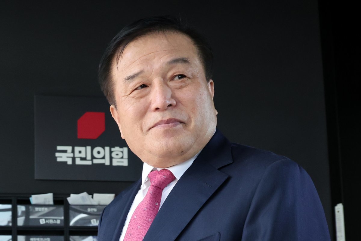 이진복 대통령실 정무수석이 25일 오전 서울 여의도 국민의힘 중앙당사에서 인요한 혁신위원장을 만난 후 당사를 나서고 있다. 2023.10.25. 뉴스1