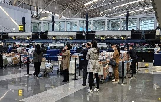 26일 오전 중국 서우두공항에 북한 주민들이 평양행 노선에 탑승하기 위해 수속하는 모습이 포착됐다.  ⓒ News1
