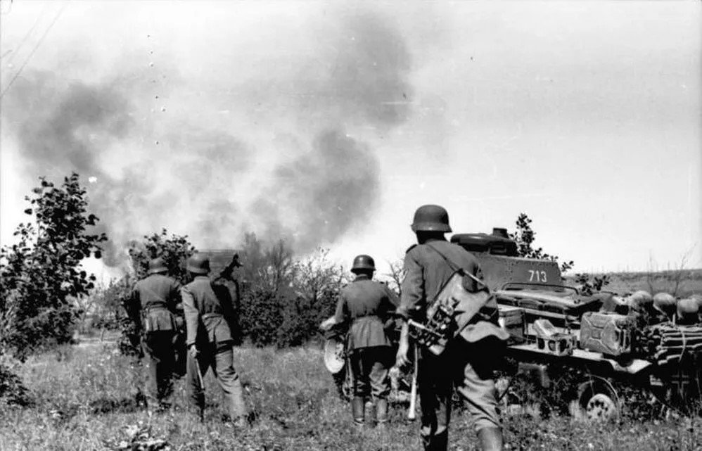 1941년 독소전쟁 당시 소련 영토로 진격하는 독일군.   위키피디아