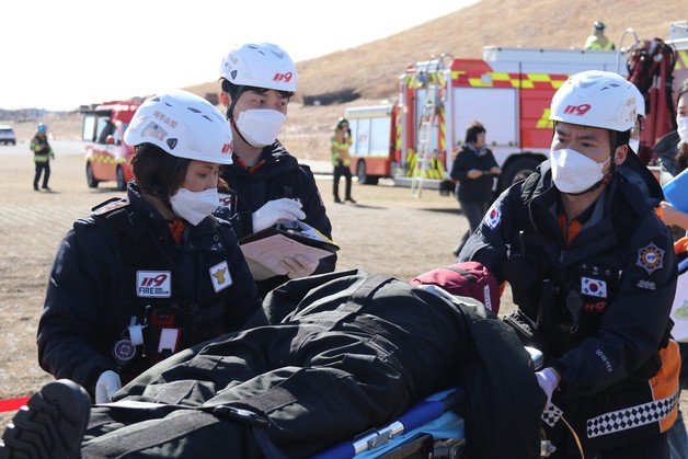 응급환자 이송 훈련 자료사진 (제주소방안전본부 제공)