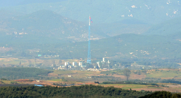 경기도 파주 접경지에서 바라본 북한 황해북도 개풍군 마을. 뉴스1