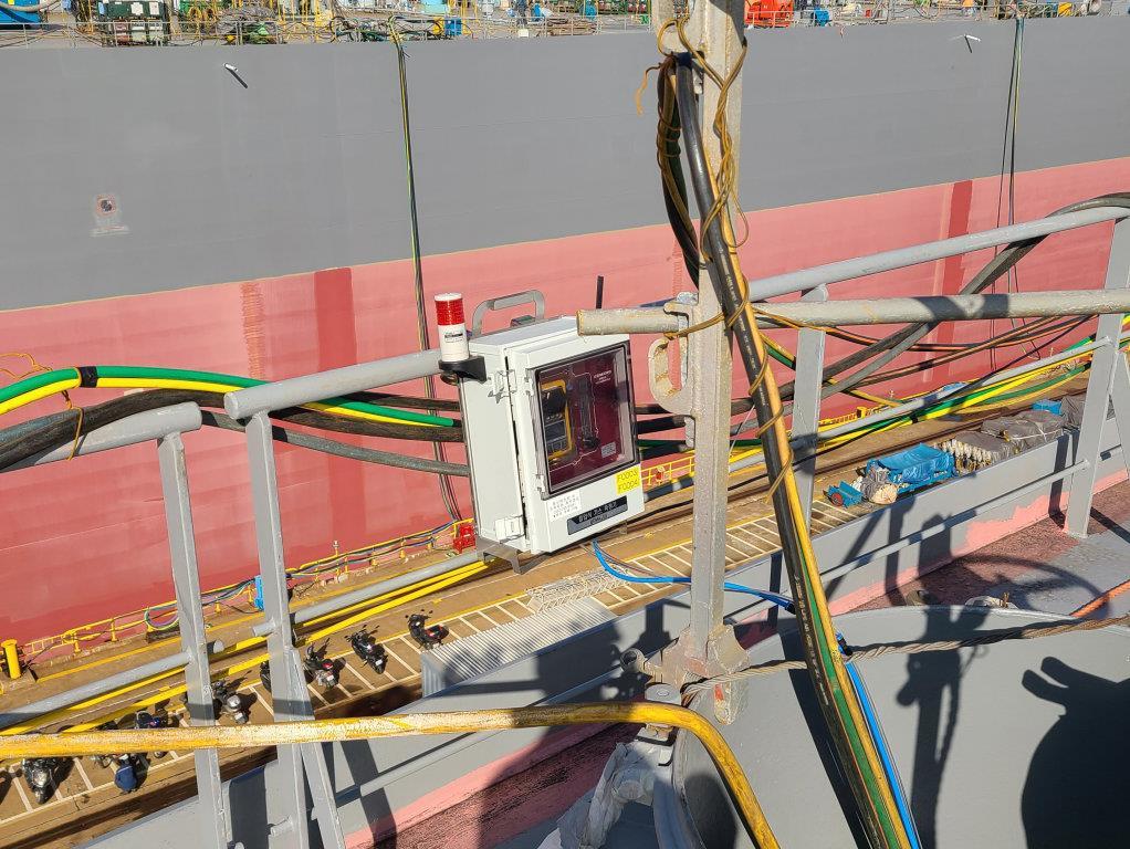 선박 제조 현장에 설치되어 있는 한컴유비마이크로 거치형 흡입식 복합가스 감지기 ‘UFMA 200’ / 출처=한컴유비마이크로