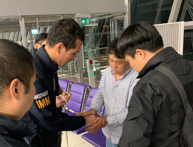택시기사를 살해하고 태국으로 달아난 40대 남성이 태국공항에서 붙잡혔다. 충남 아산경찰서 제공
