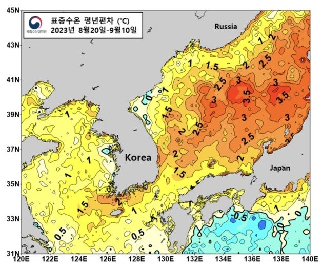 1997~2022년 평균 표층 수온 대비 2023년 표층 수온 변화 분포도. 노란색과 붉은색으로 표시된 부분의 해역은 평균에 비해 증가, 파란색으로 표시된 부분은 감소를 의미한다. (수과원 제공)