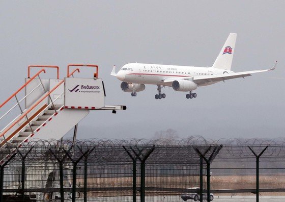 러시아 블라디보스토크공항에 북한 고려항공 여객기가 착륙하고 있는 모습. 2019.4.23 뉴스1