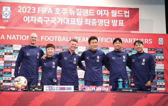 박윤정 A대표팀 코치(왼쪽에서 2번째). 2023.7.5/뉴스1 ⓒ News1 DB