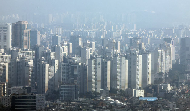 서울 강남구 무역센터에서 바라본 송파구의 아파트 단지의 모습. 2023,10.30/뉴스1